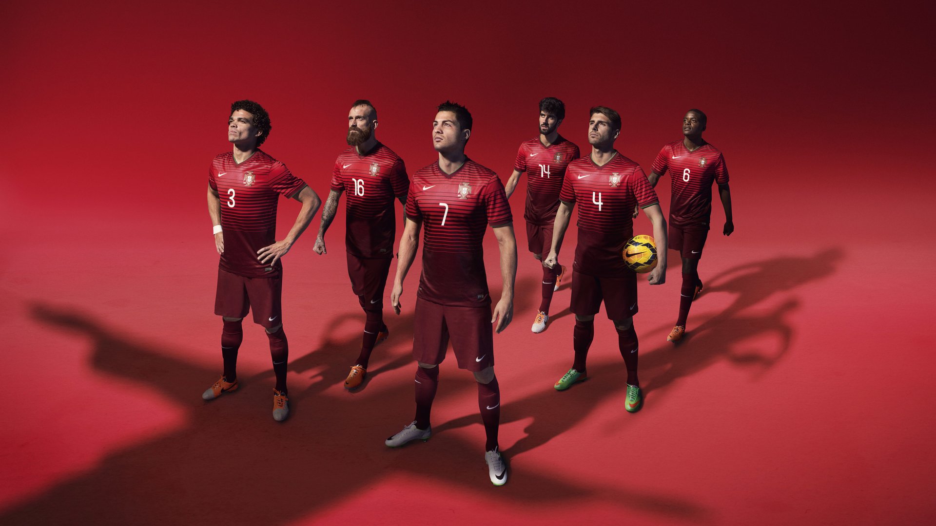 库兹马诺维奇在巴黎奥运会手球比赛中展现出高水平的反应速度,库兹马球技